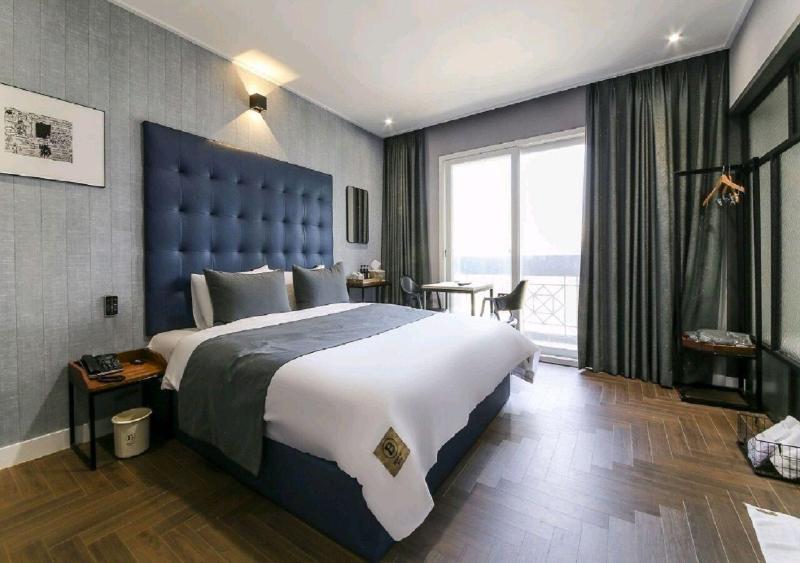 Brown Dot Hotel Jinhae image
