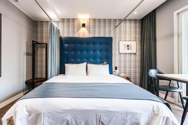Brown Dot Hotel Jinhae image