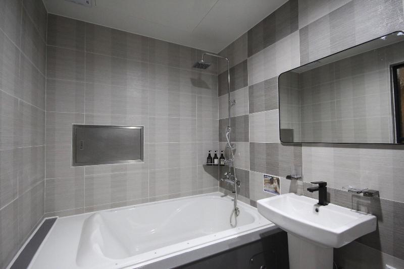 Brown Dot Hotel Jinhae image