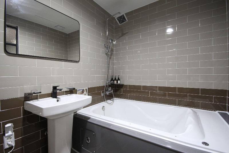 Brown Dot Hotel Jinhae image