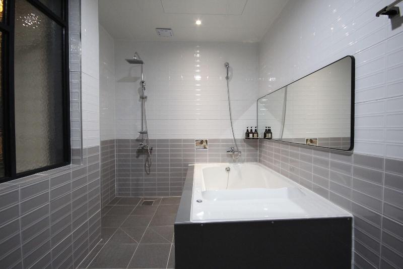 Brown Dot Hotel Jinhae image