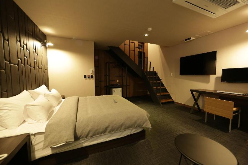 Louis Boutique Hotel image