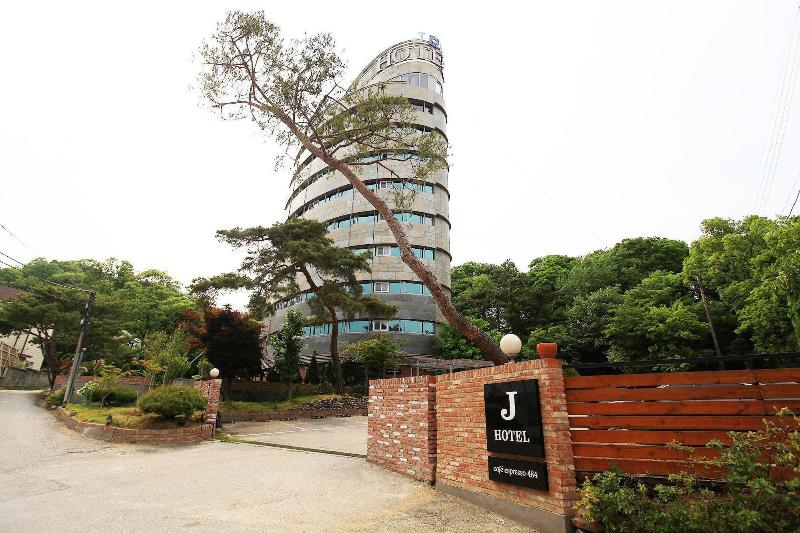 J Hotel image
