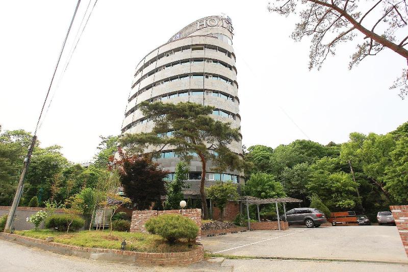 J Hotel image