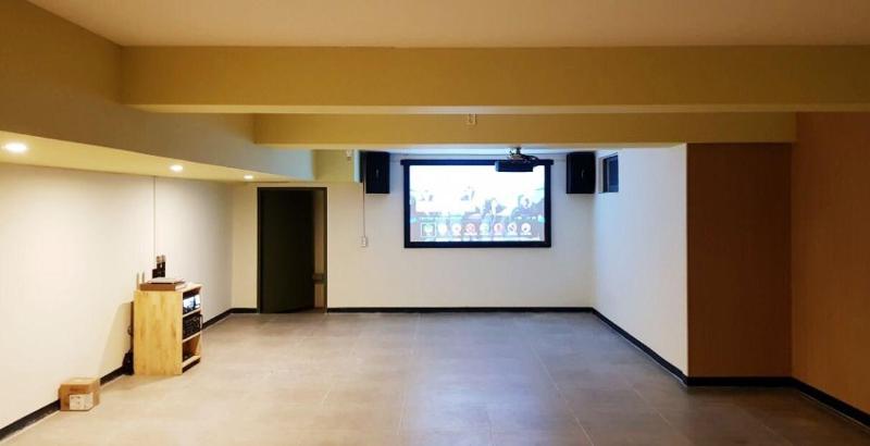 J Hotel image