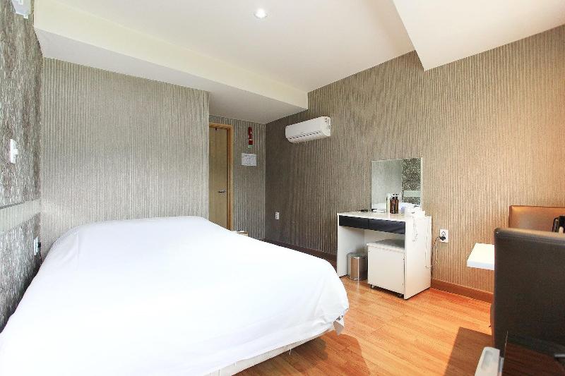 J Hotel image