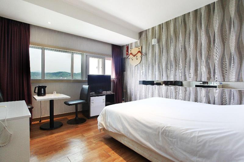 J Hotel image