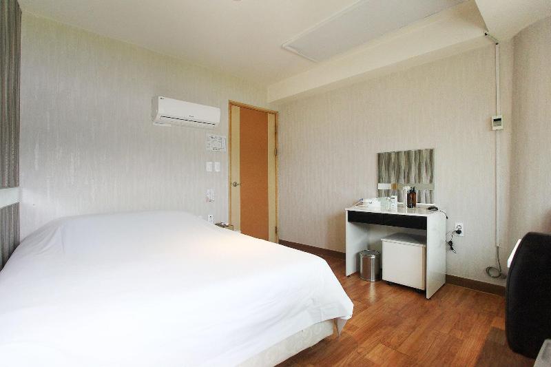J Hotel image