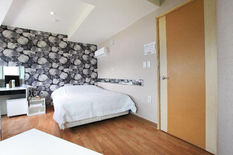 J Hotel image