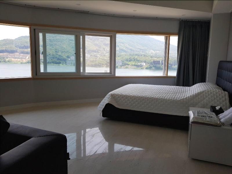J Hotel image