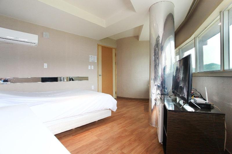 J Hotel image