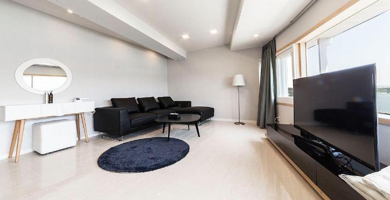 J Hotel image