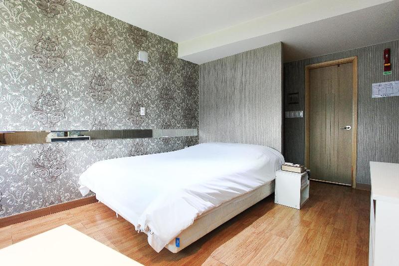J Hotel image