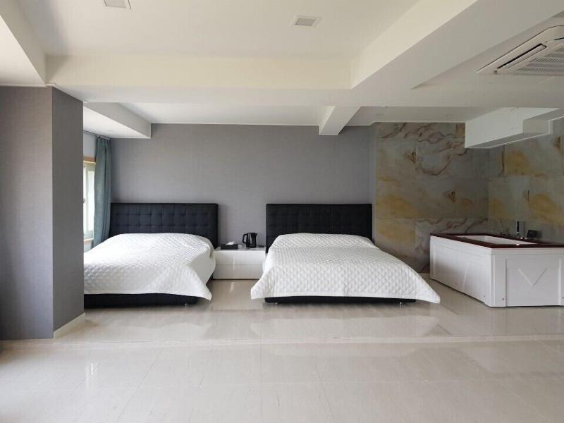 J Hotel image