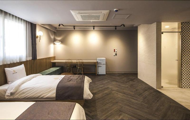 Hotel Crape image
