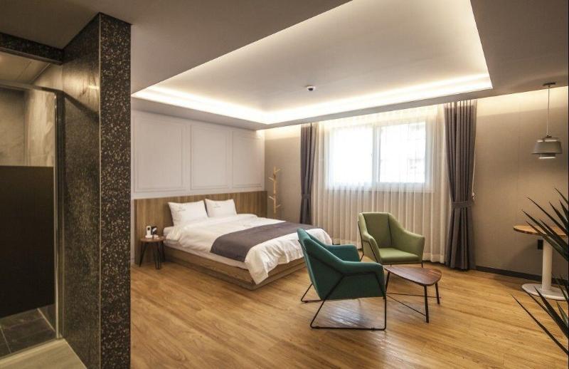 Hotel Crape image