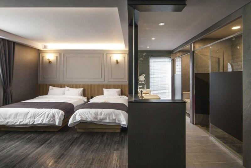 Hotel Crape image