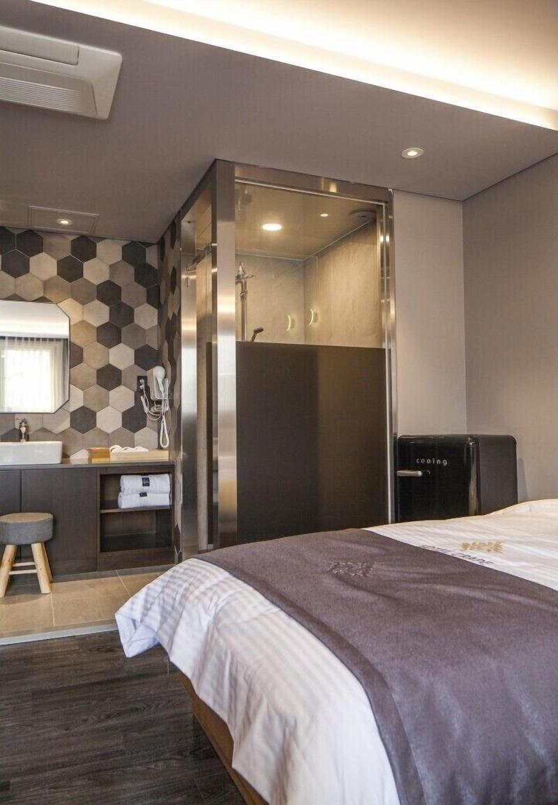 Hotel Crape image