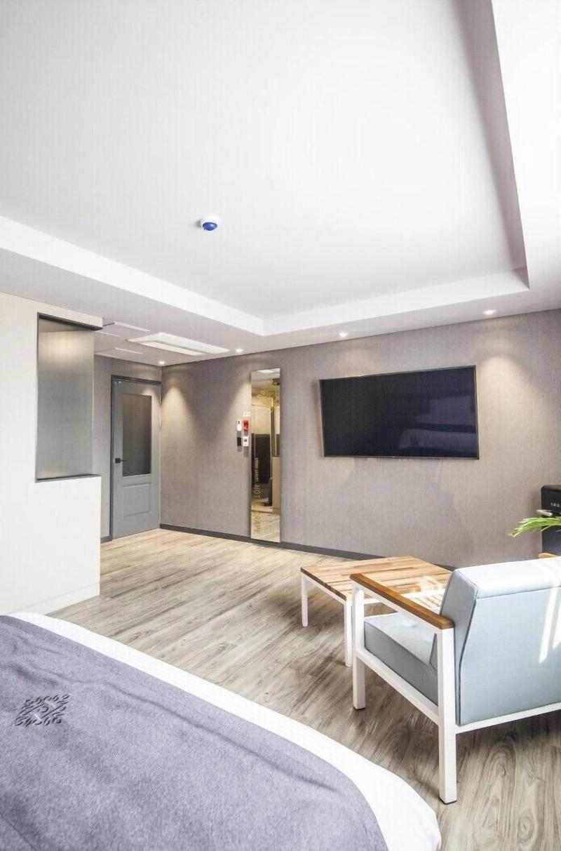 Hotel Crape image