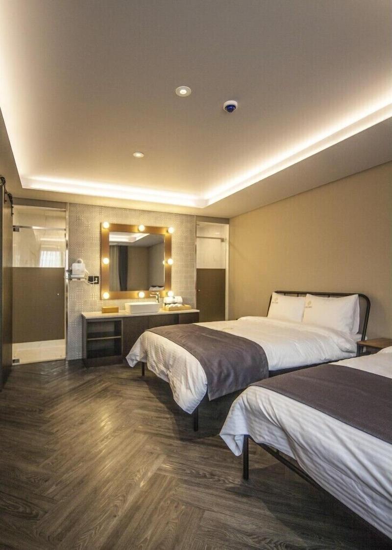 Hotel Crape image