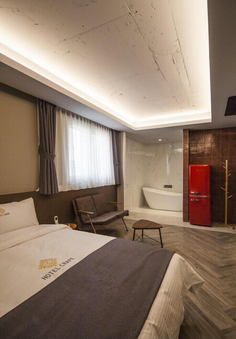 Hotel Crape image