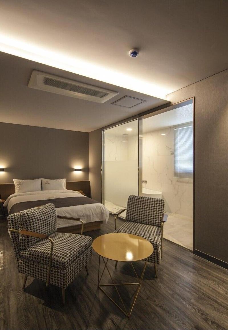 Hotel Crape image