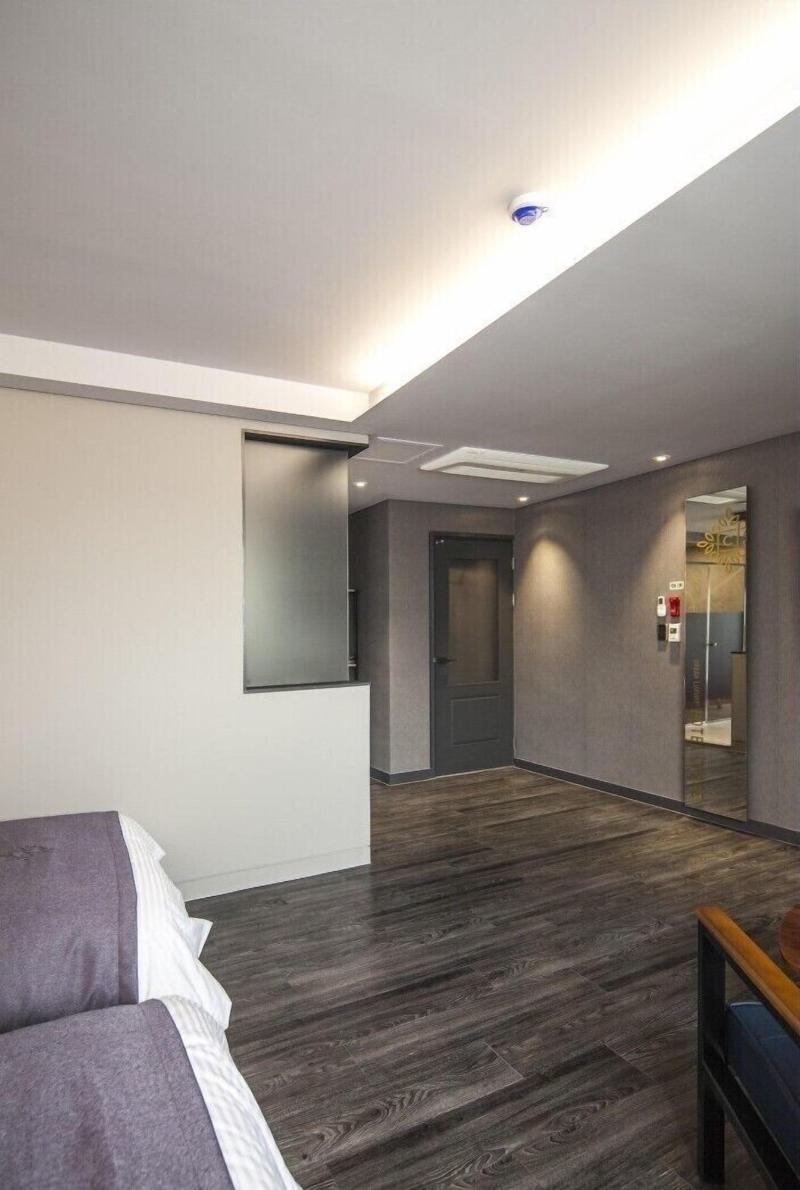 Hotel Crape image