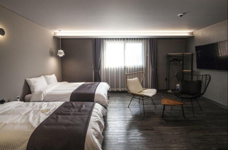 Hotel Crape image