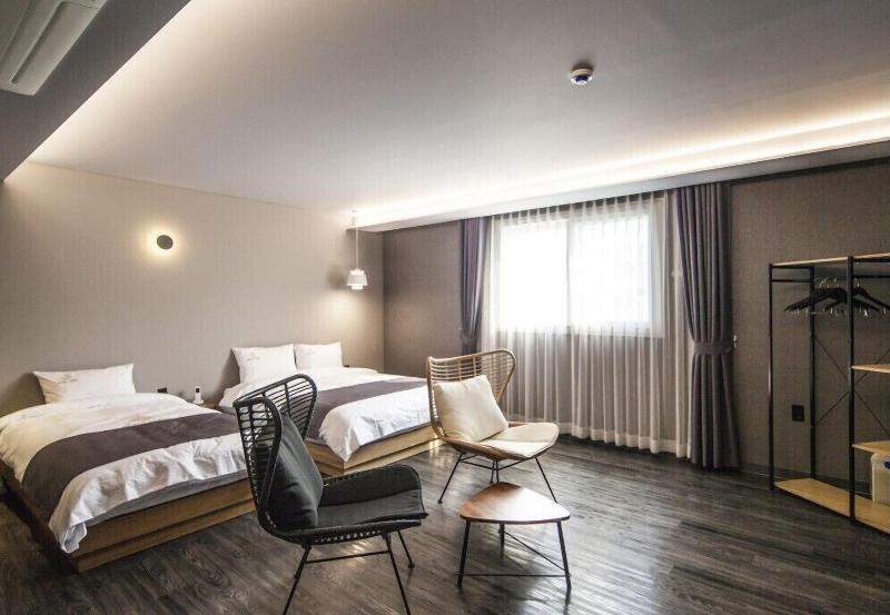 Hotel Crape image