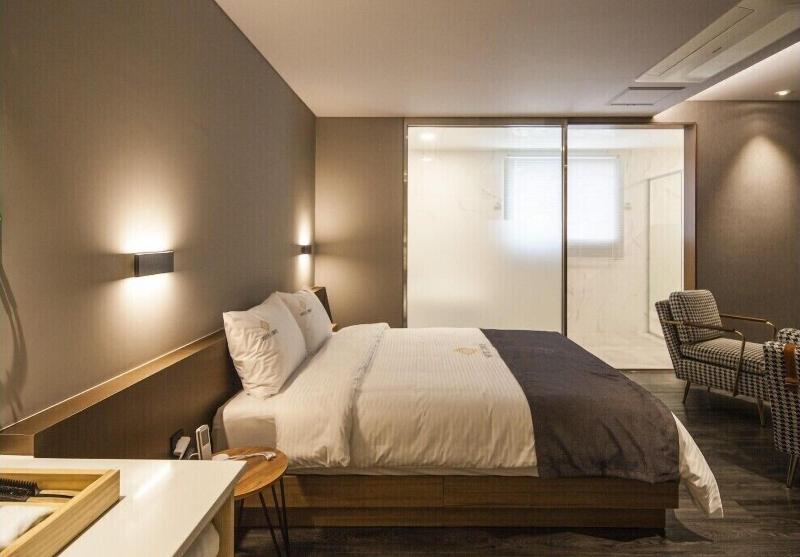 Hotel Crape image
