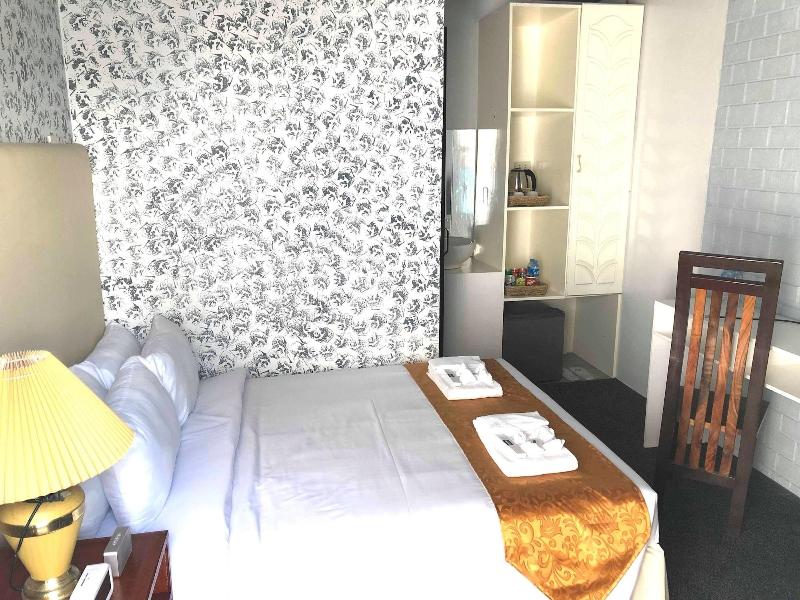 Grand Peninsula Suites image