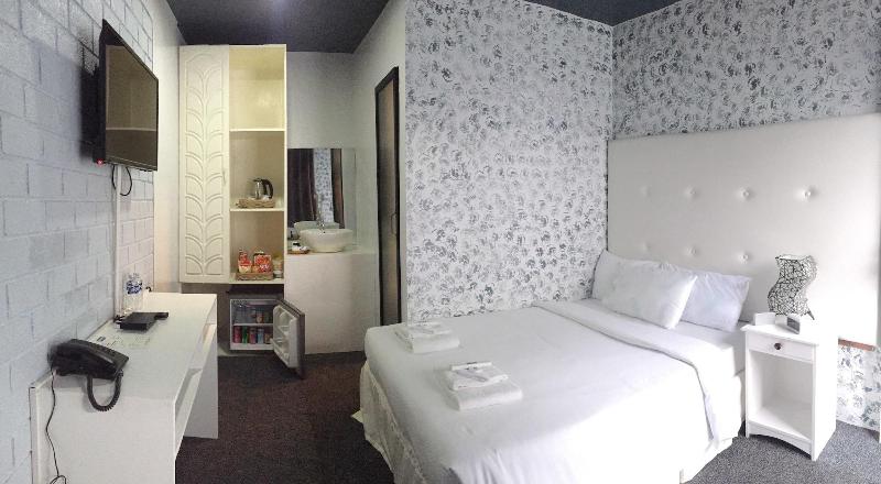 Grand Peninsula Suites image