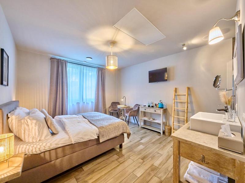 B&B Rosteline image