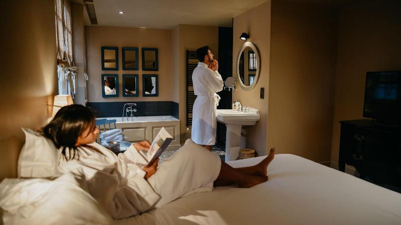 Hotel Spa Les Pins De César image
