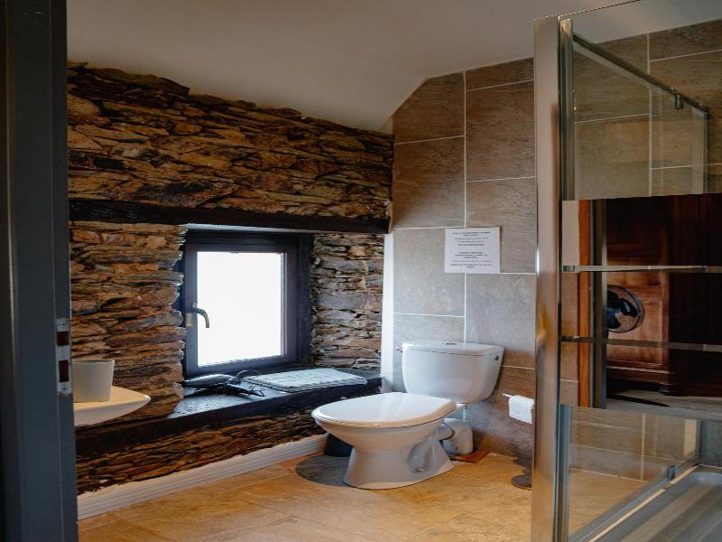 Le Manoir De La Vieille Douve image