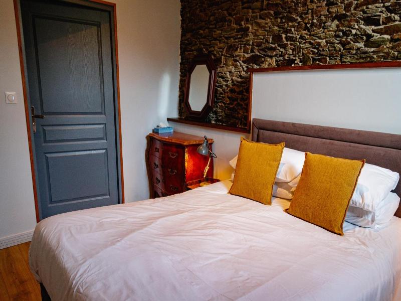 Le Manoir De La Vieille Douve image