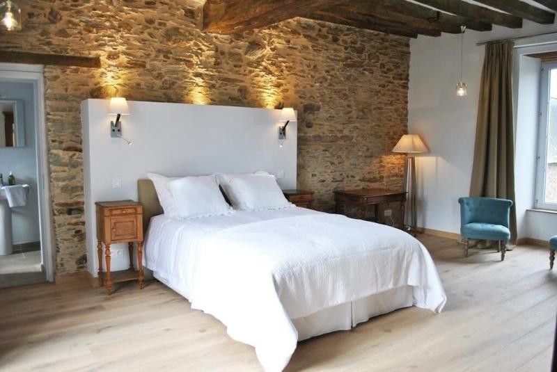 Le Manoir De La Vieille Douve image