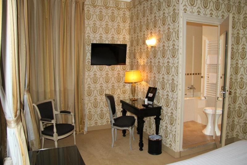 Hotel Le Regent image