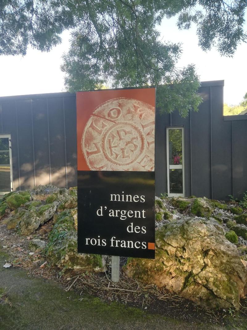 Les Chenêts image