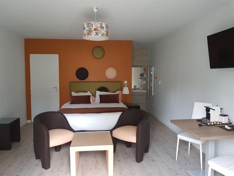 Domaine des Pierres Dorées image