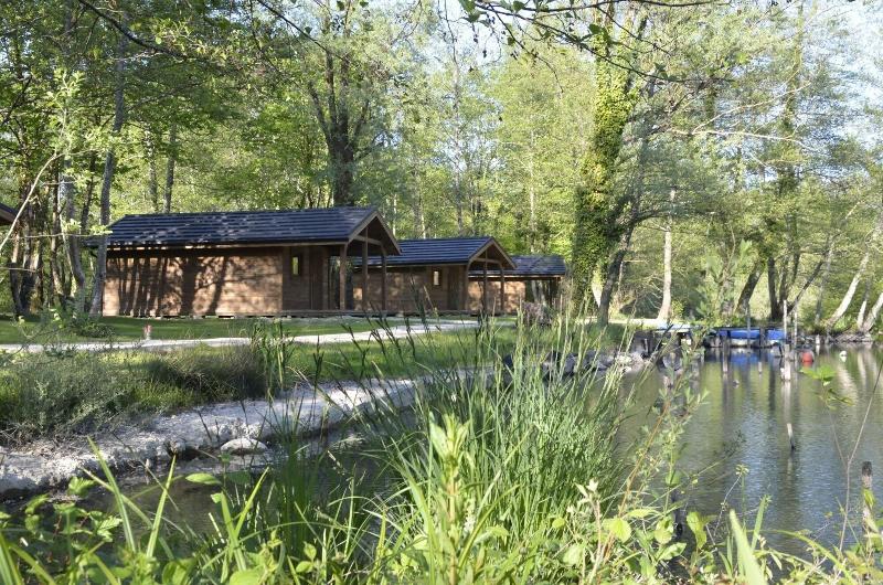 Les Lodges Du Lac image