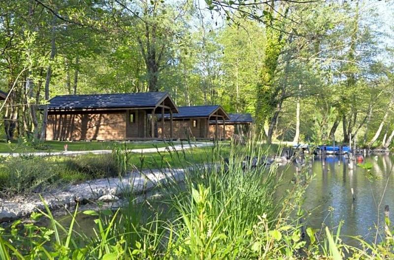Les Lodges Du Lac image