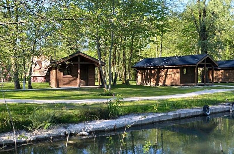 Les Lodges Du Lac image