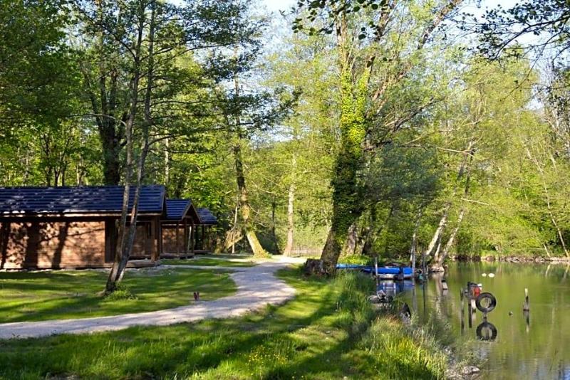 Les Lodges Du Lac image