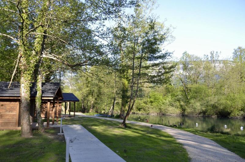Les Lodges Du Lac image