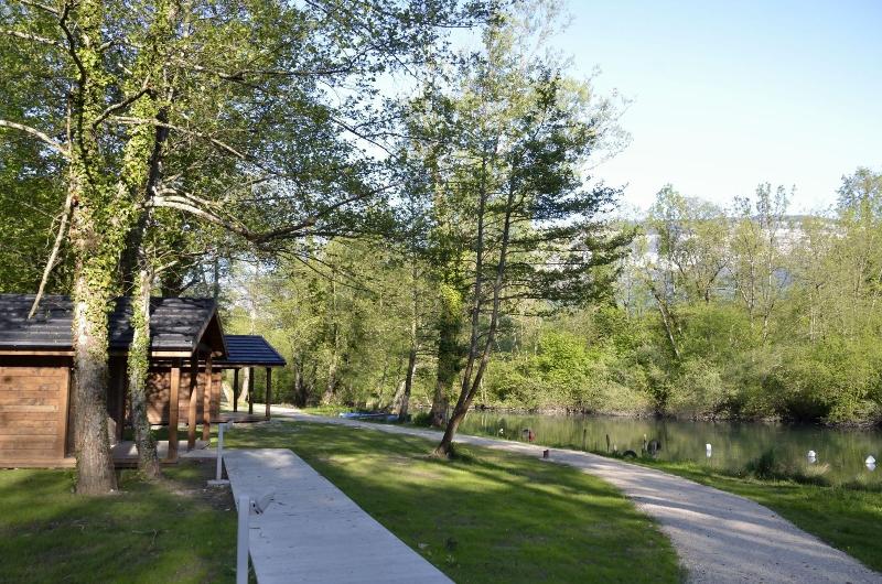 Les Lodges Du Lac image