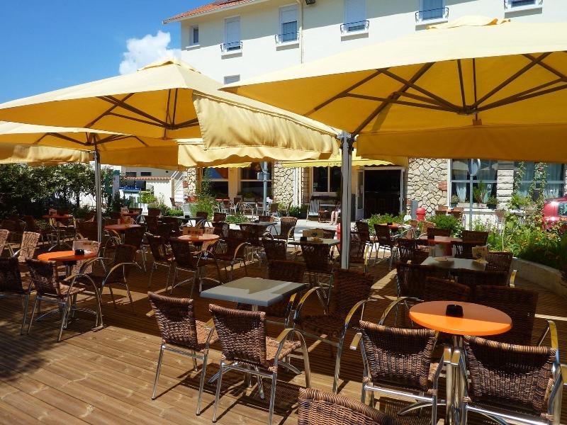 Hôtel Les Pins image