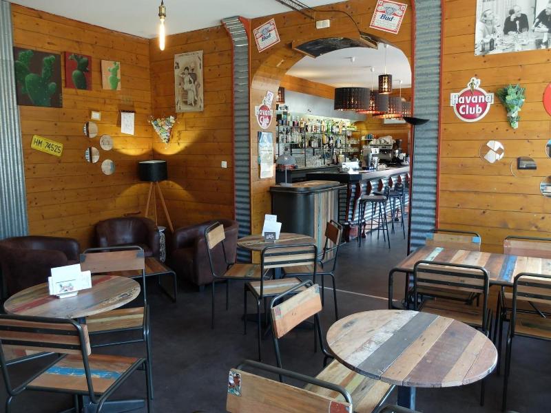 Hôtel Les Pins image