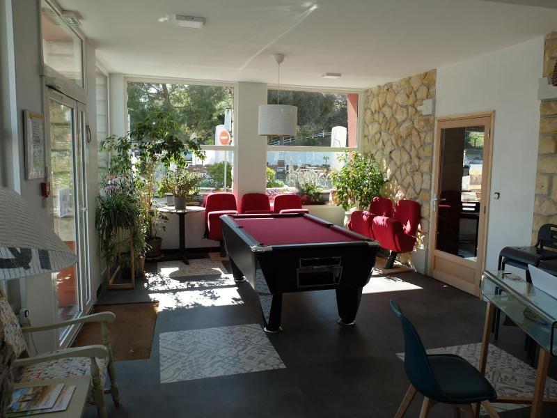 Hôtel Les Pins image