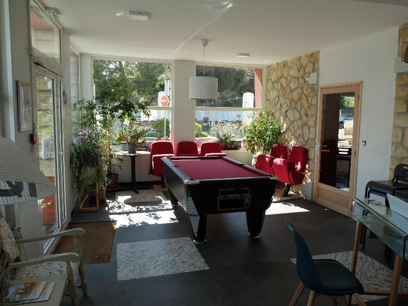 Hôtel Les Pins image